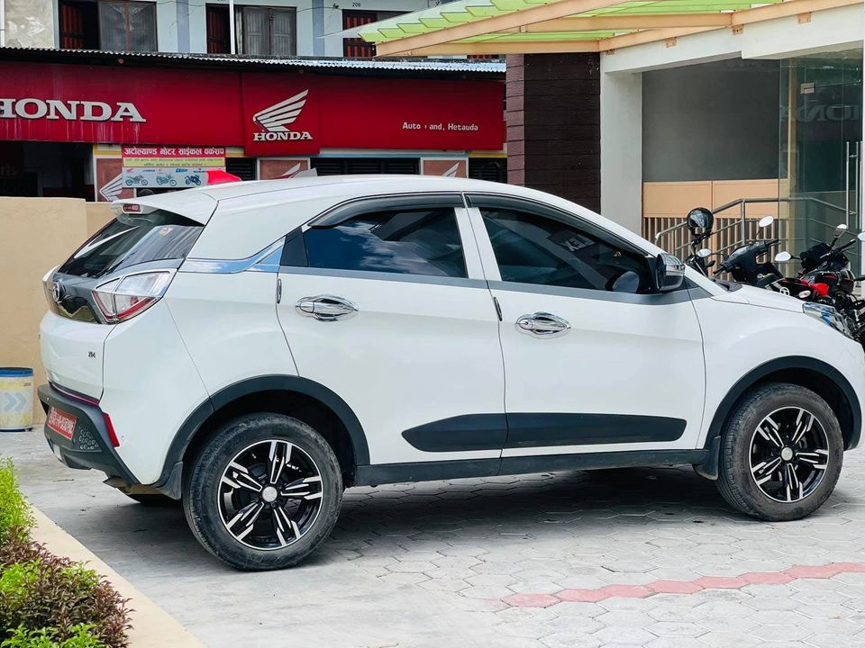 2019 model tata nexon xm petrol fulloption low run sorum condition